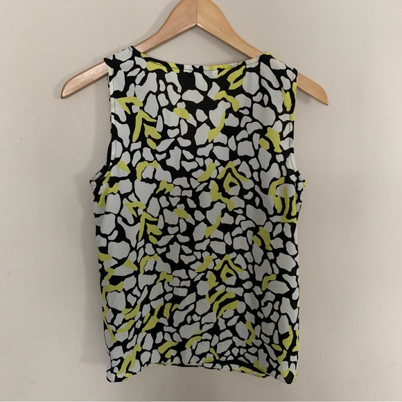 Nine West SZ XS Sleeveless Animal Print Black Yellow V Neck excellent condition - Picture 2 of 4